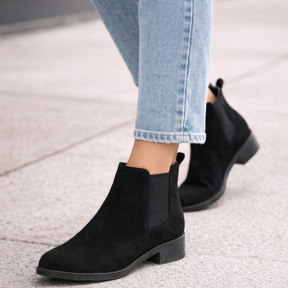🖤 Black Suede Chelsea Boots Minimal Chic‎ Everyday New Size 4 Women Style✨